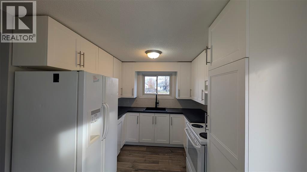 407 Murphy Road, Sarnia, ON - Indoor Photo Showing Kitchen