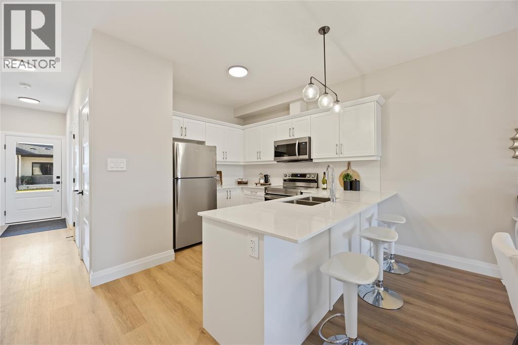 214 St Clair Boulevard Unit# 45, St Clair, ON - Indoor Photo Showing Kitchen With Double Sink With Upgraded Kitchen
