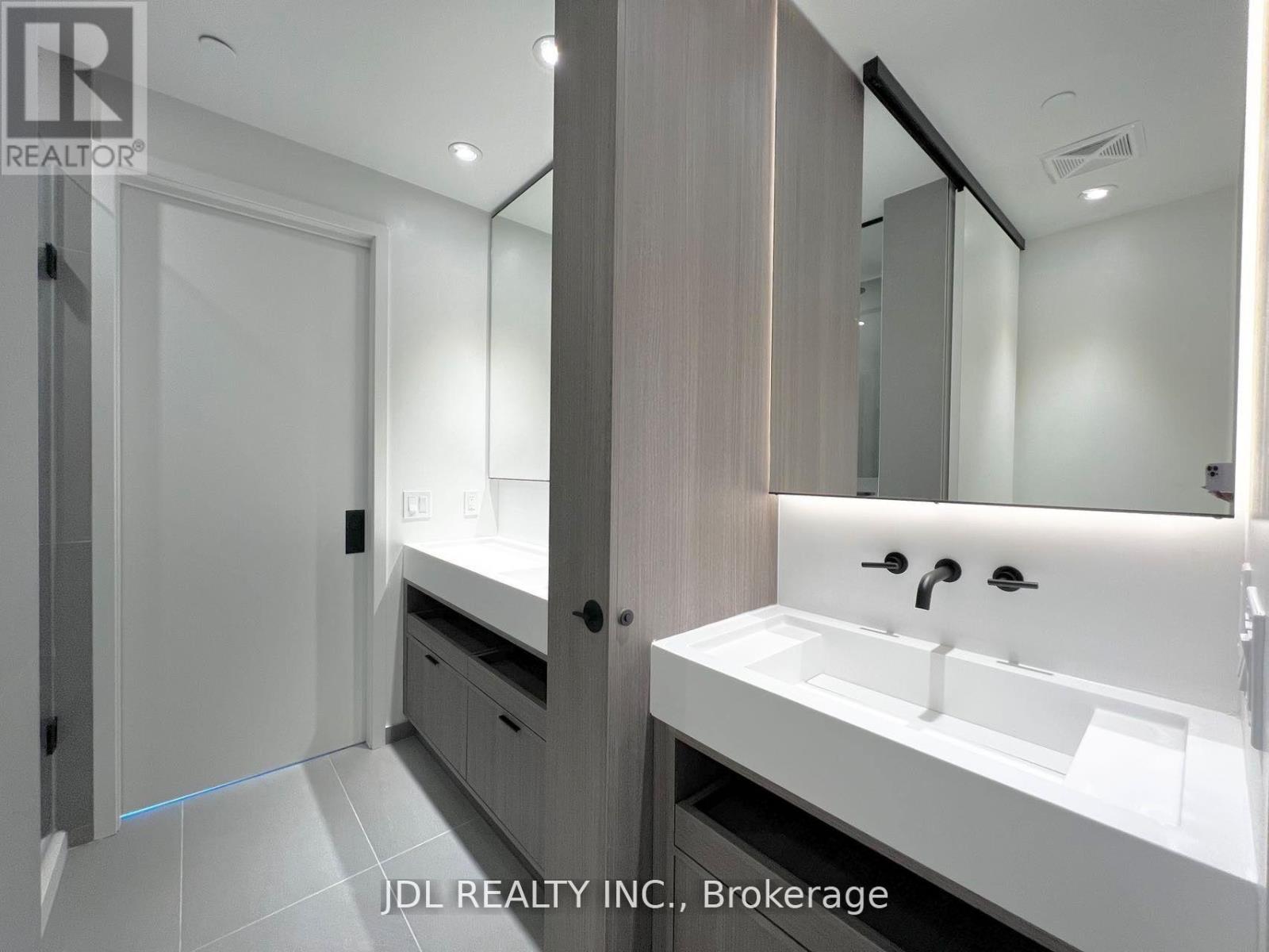 4201 - 55 Charles Street E, Toronto, ON - Indoor Photo Showing Bathroom