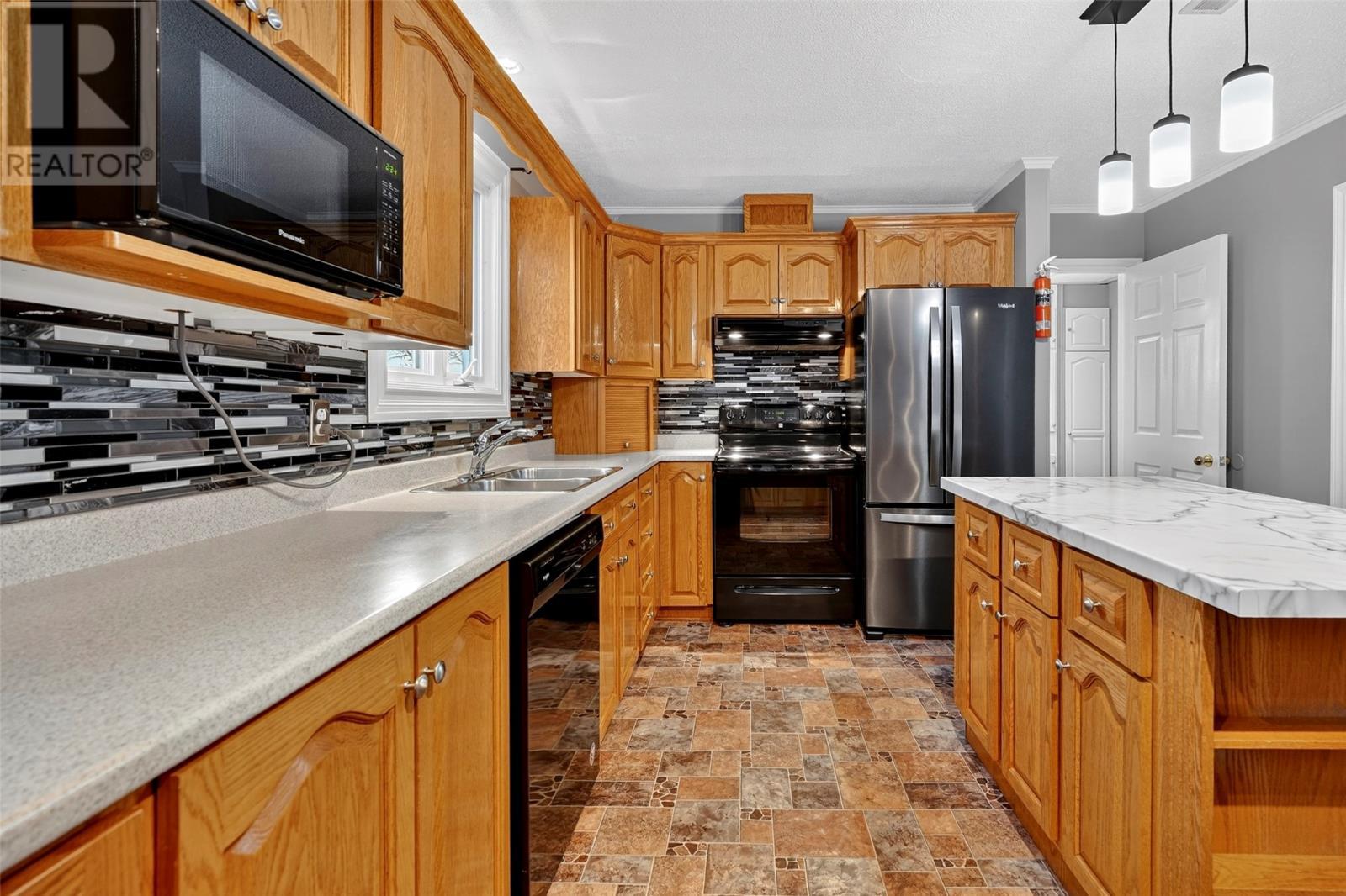 4 French'S Road, Bay Robert'S, NL - Indoor Photo Showing Kitchen With Double Sink