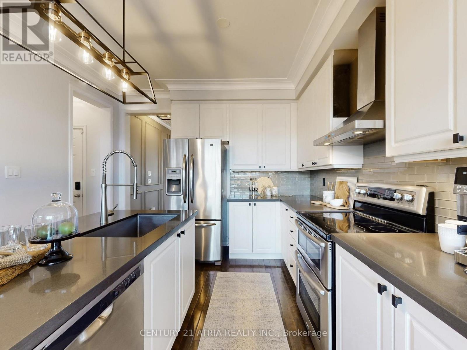 43 Stockell Crescent, Ajax, ON - Indoor Photo Showing Kitchen With Upgraded Kitchen