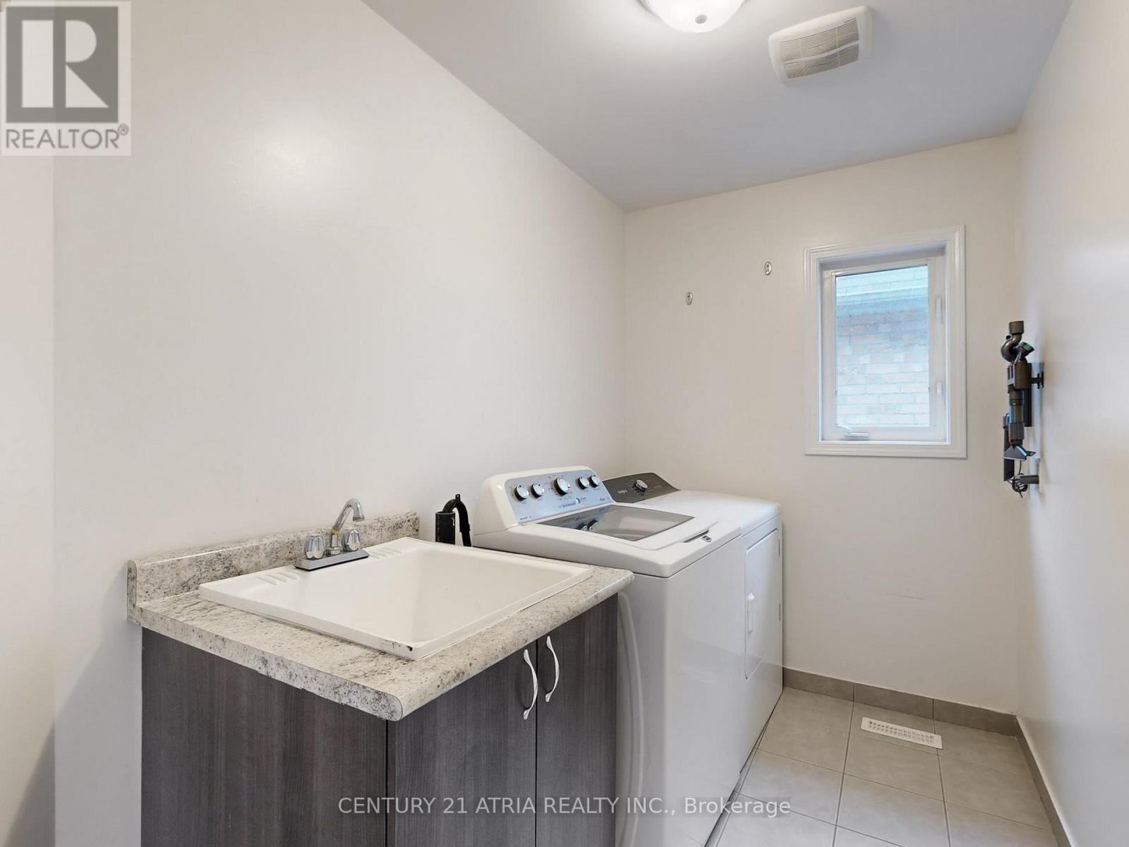 43 Stockell Crescent, Ajax, ON - Indoor Photo Showing Laundry Room