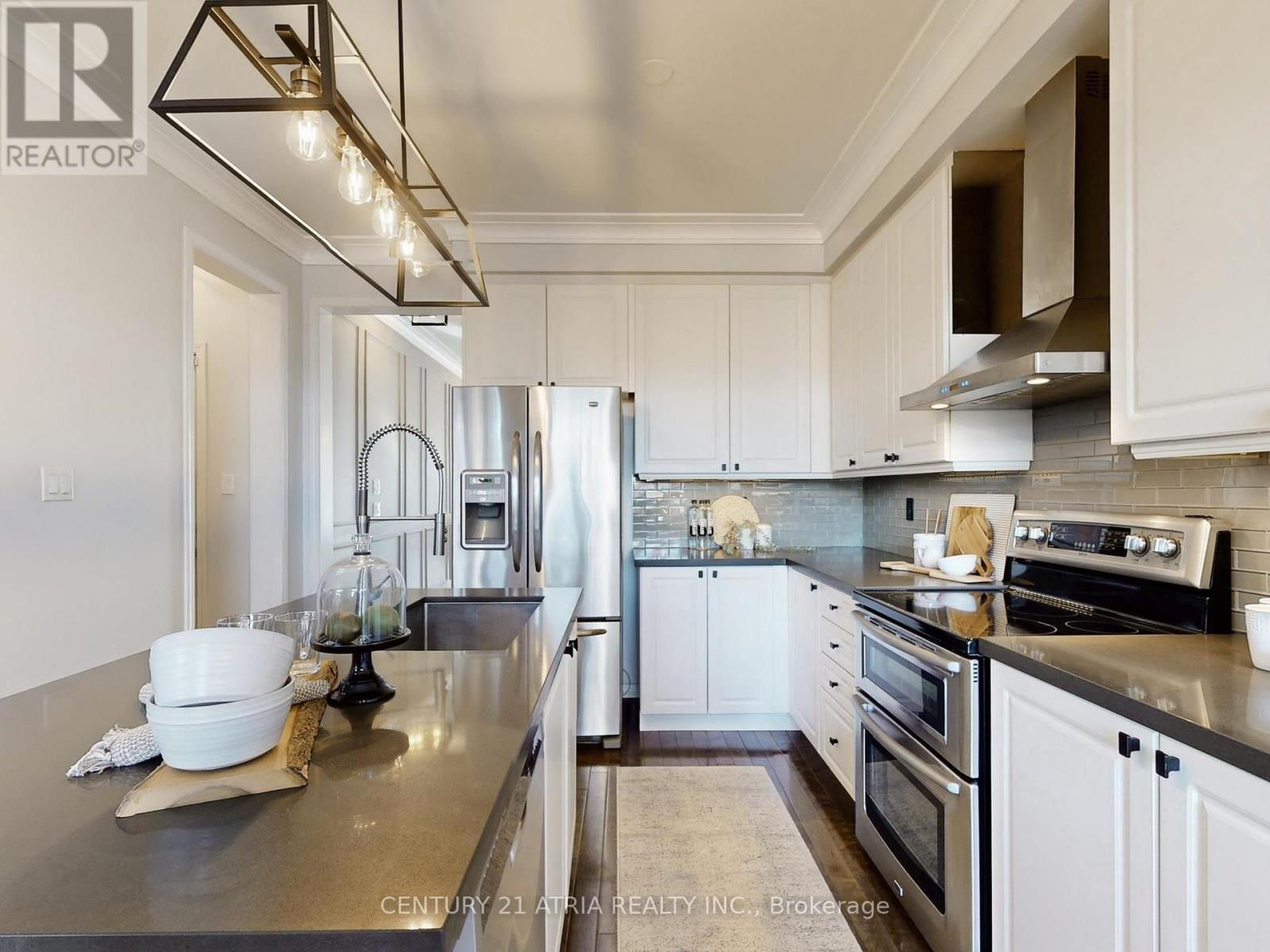 43 Stockell Crescent, Ajax, ON - Indoor Photo Showing Kitchen With Upgraded Kitchen