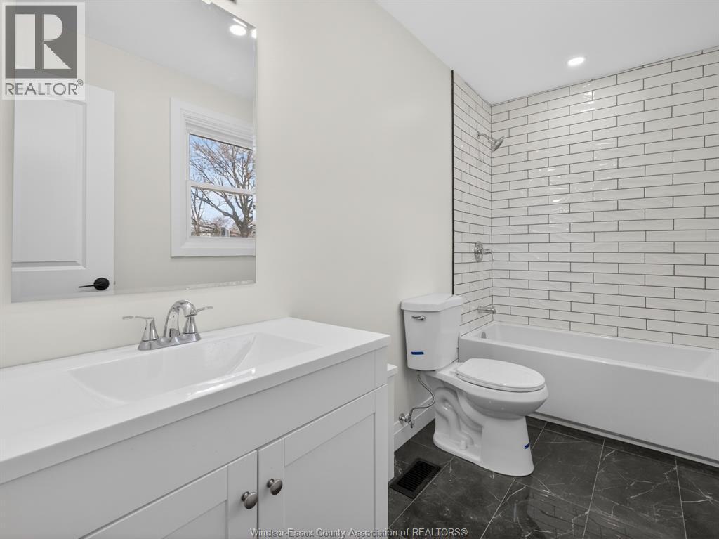 1797 Balfour Boulevard, Windsor, ON - Indoor Photo Showing Bathroom