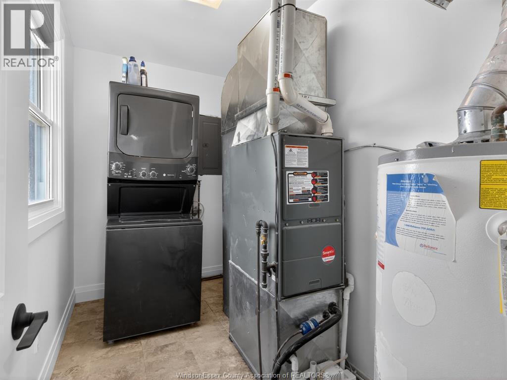 1797 Balfour Boulevard, Windsor, ON - Indoor Photo Showing Laundry Room
