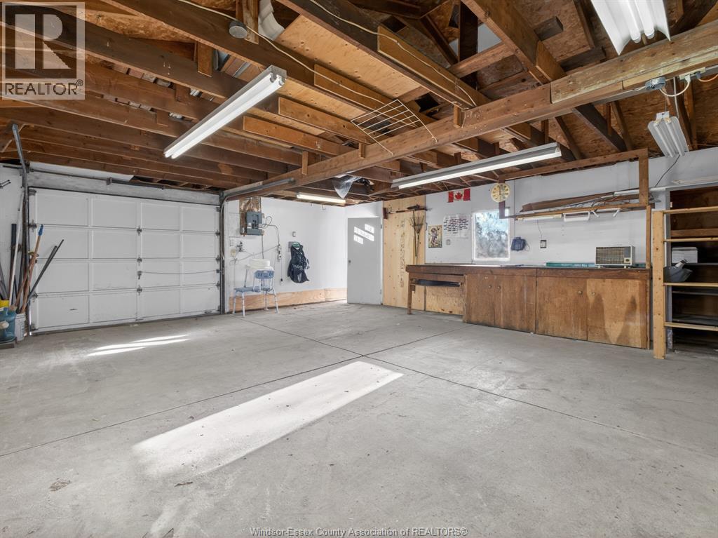 1797 Balfour Boulevard, Windsor, ON - Indoor Photo Showing Garage