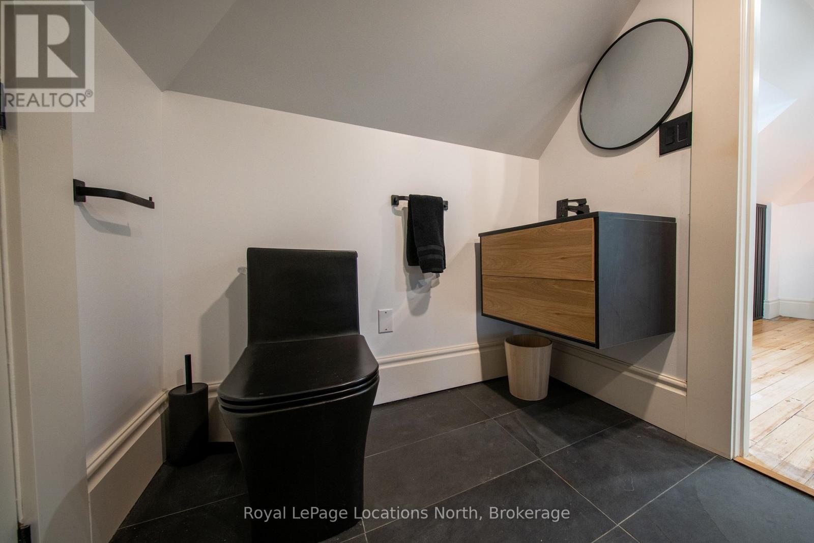 24 Marshall Street W, Meaford, ON - Indoor