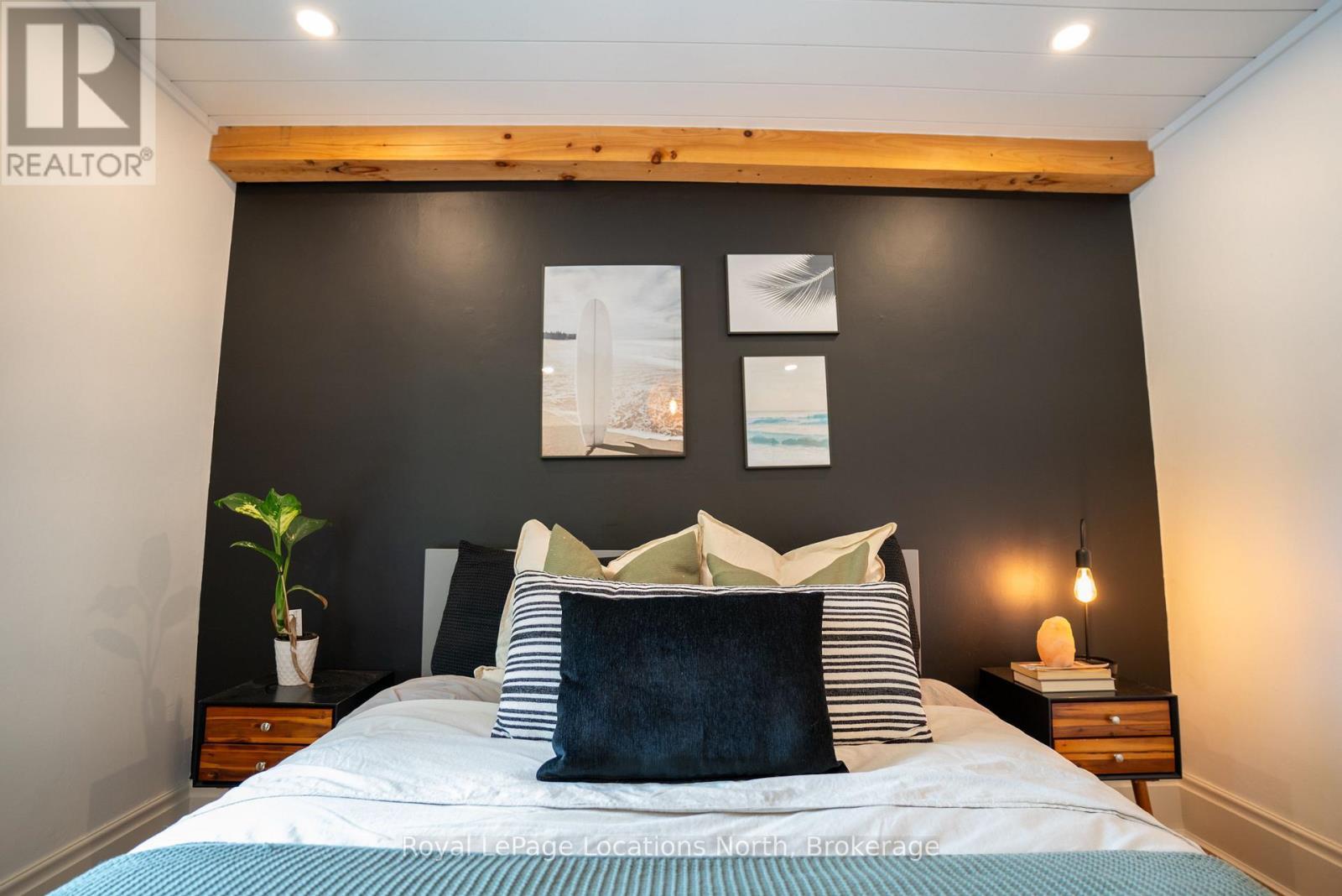 24 Marshall Street W, Meaford, ON - Indoor Photo Showing Bedroom