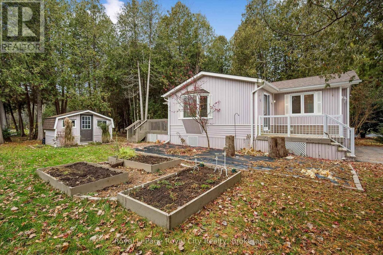 10 Spruce Avenue, Puslinch, ON - Outdoor