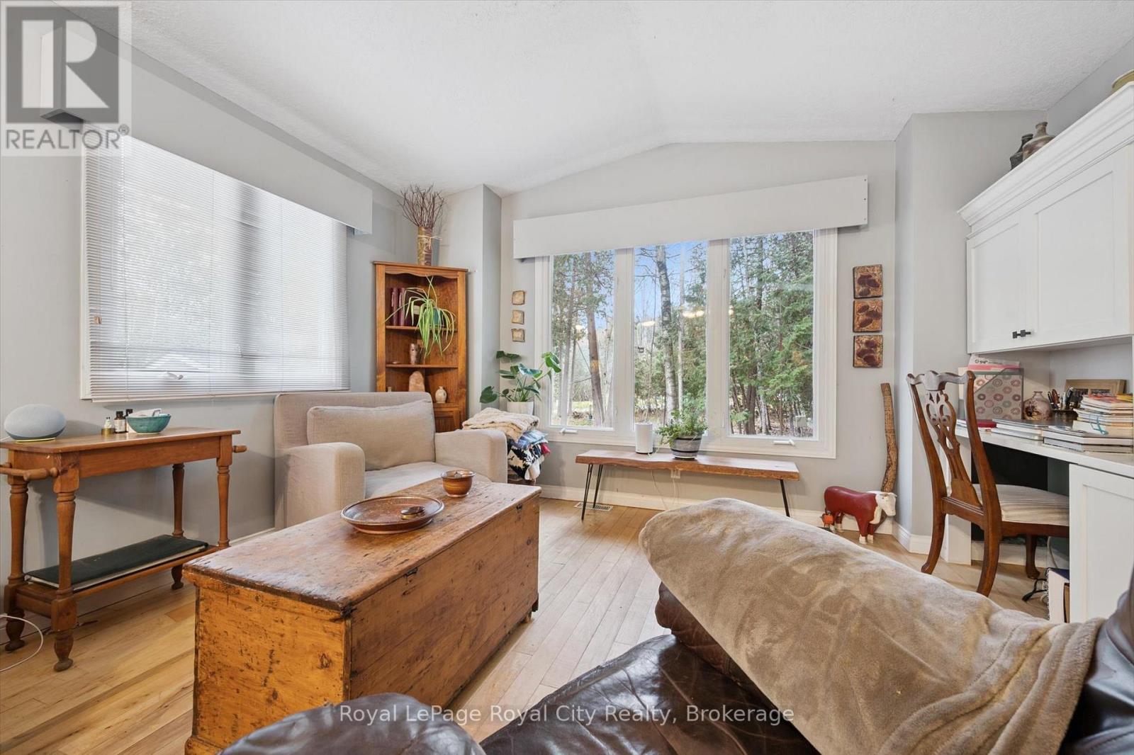 10 Spruce Avenue, Puslinch, ON - Indoor