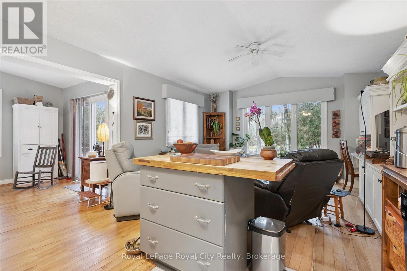 10 Spruce Avenue, Puslinch, ON - Indoor