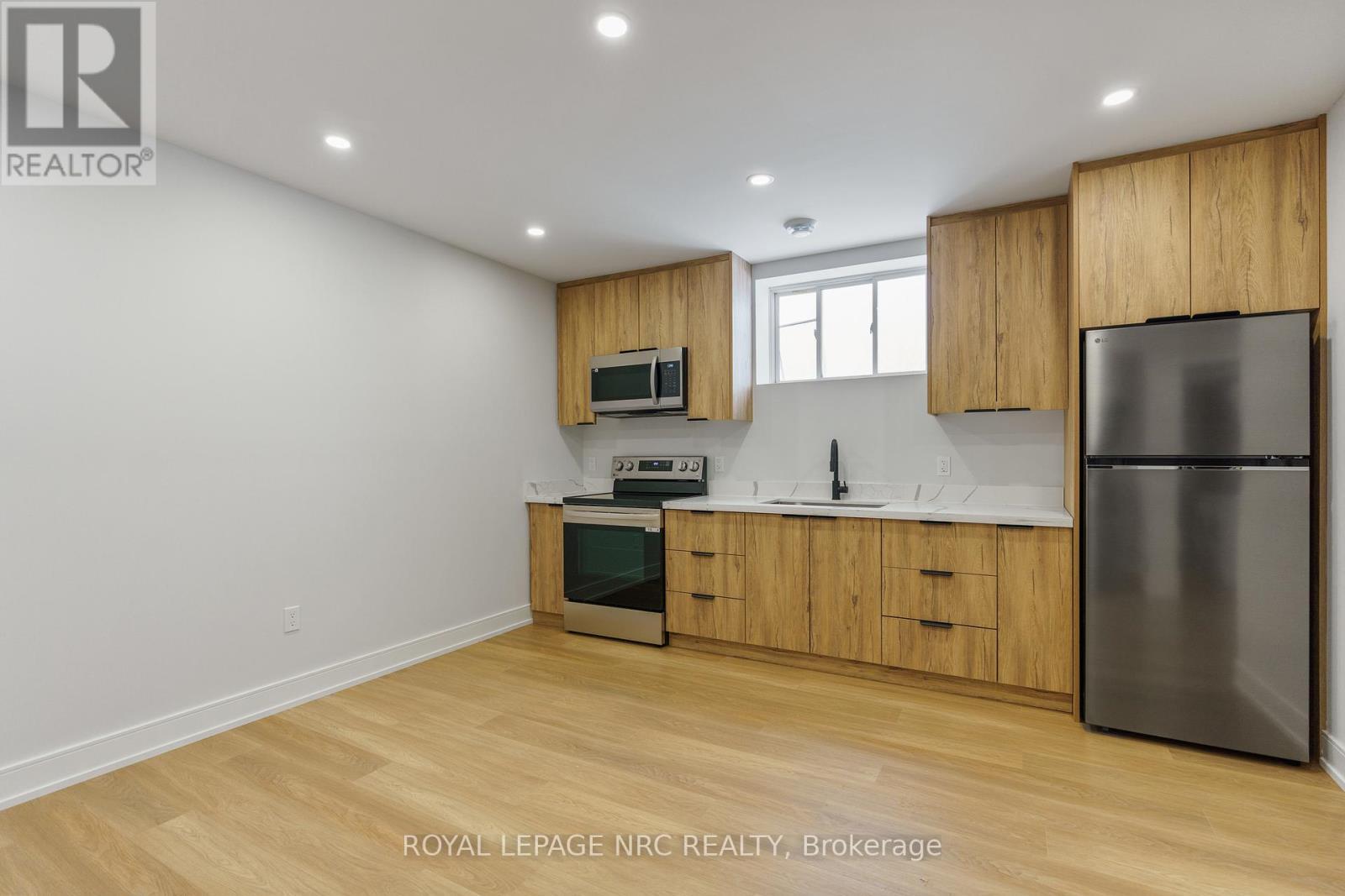 Lower - 7386 Splendour Drive, Niagara Falls (Brown), ON - Indoor Photo Showing Kitchen With Stainless Steel Kitchen