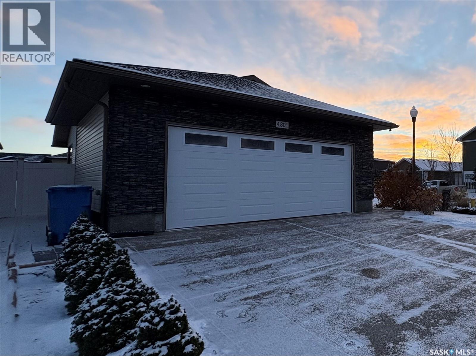 4301 Green Poplar Lane, Regina, SK - Outdoor
