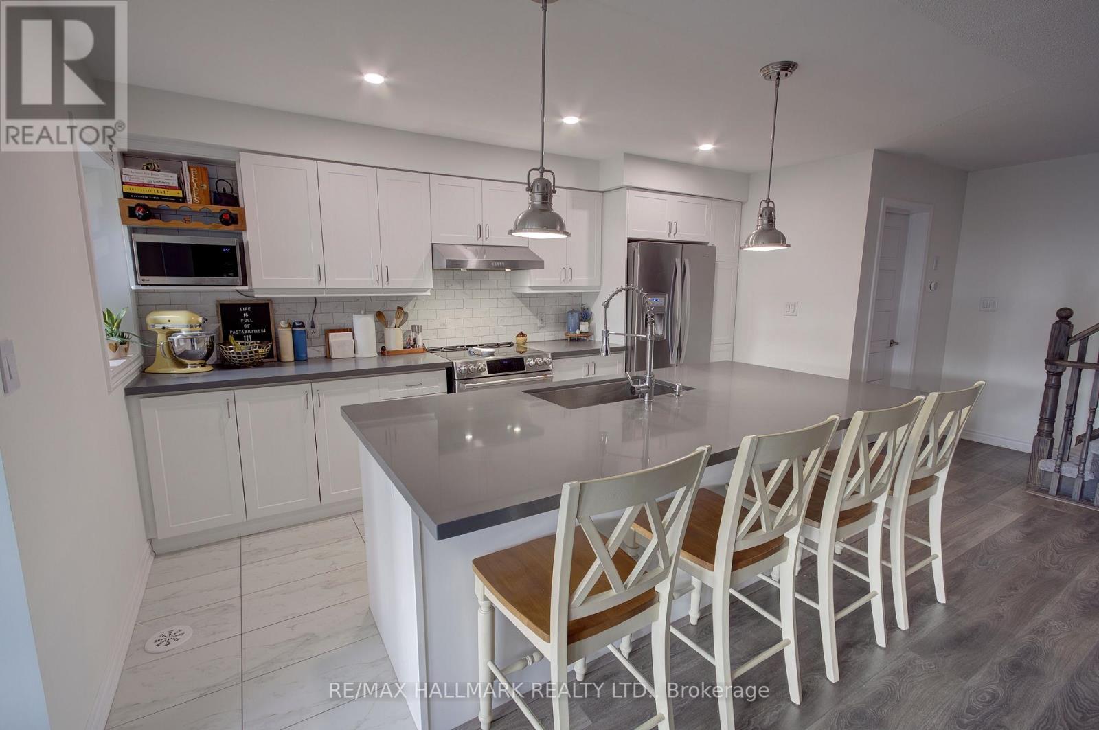 1036 Dragonfly Avenue, Pickering, ON - Indoor Photo Showing Kitchen With Upgraded Kitchen