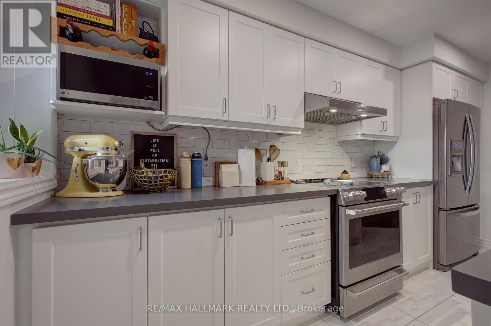 1036 Dragonfly Avenue, Pickering, ON - Indoor Photo Showing Kitchen