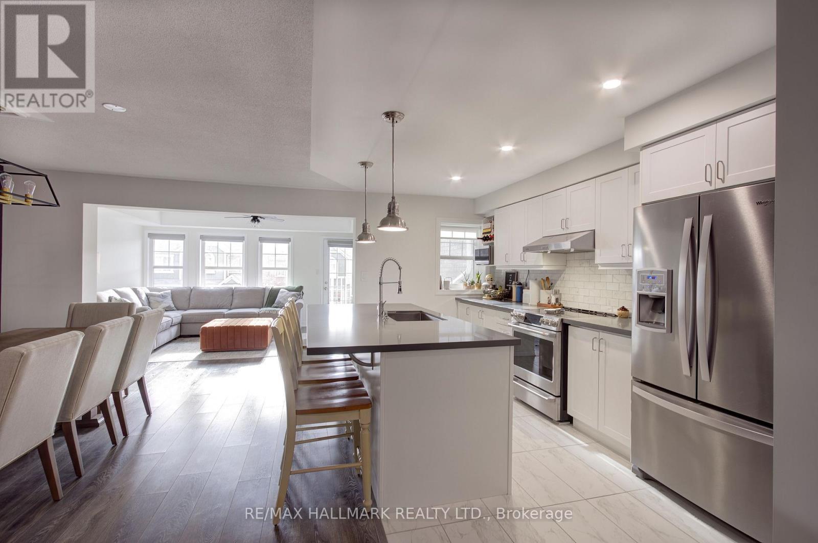 1036 Dragonfly Avenue, Pickering, ON - Indoor Photo Showing Kitchen With Upgraded Kitchen