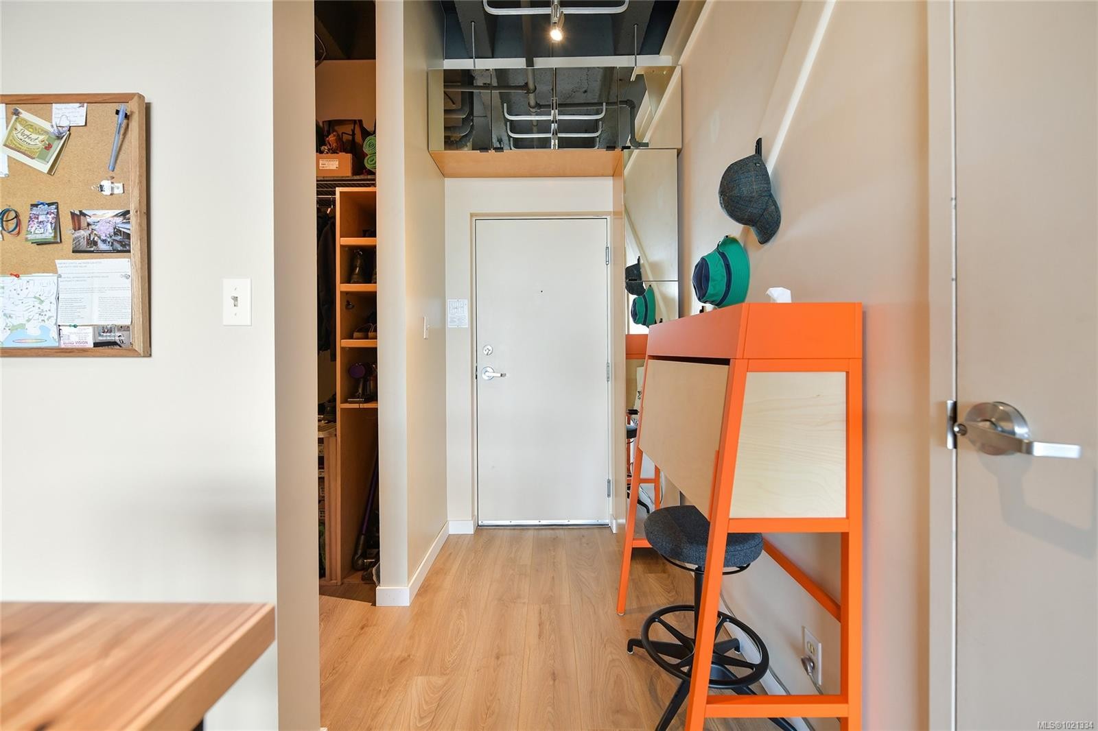 513-1061 Fort St, Victoria, BC - Indoor