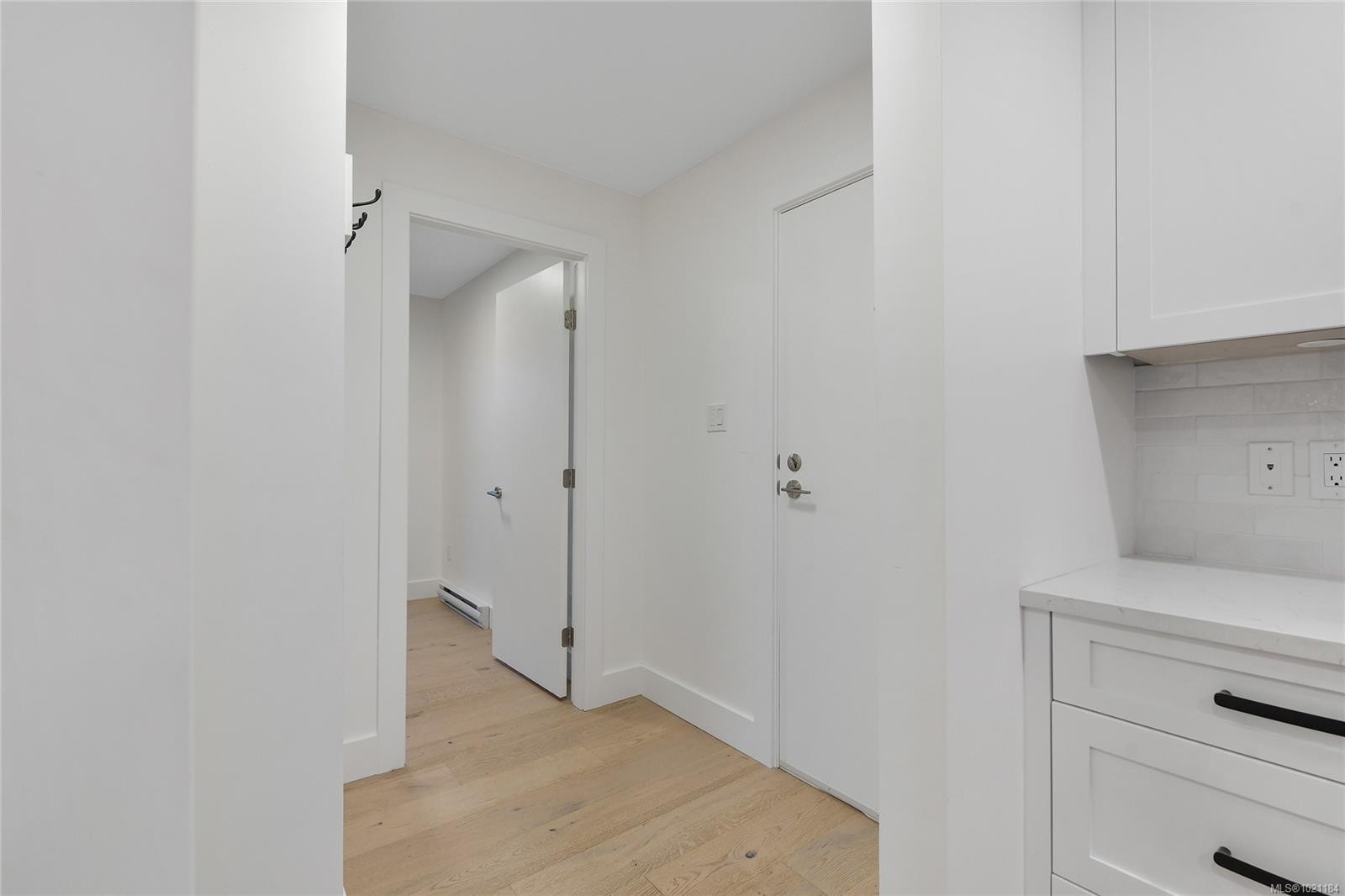 105-3215 Alder St, Saanich, BC - Indoor Photo Showing Other Room