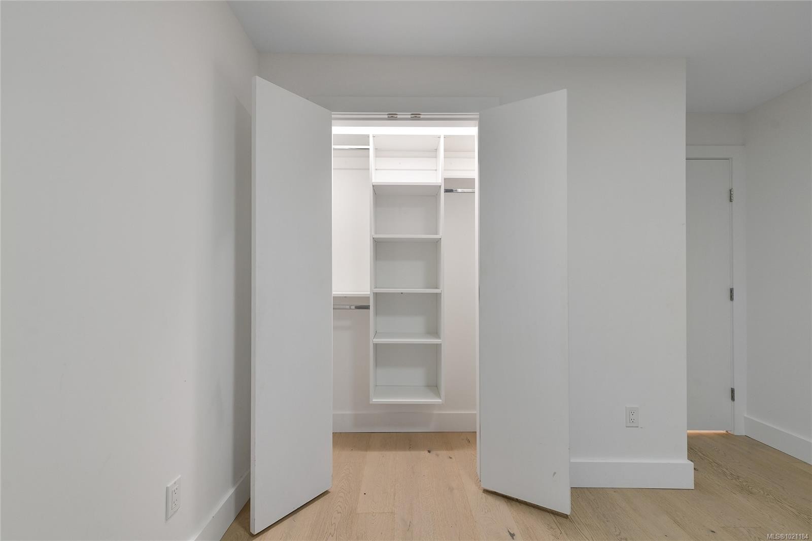 105-3215 Alder St, Saanich, BC - Indoor Photo Showing Other Room