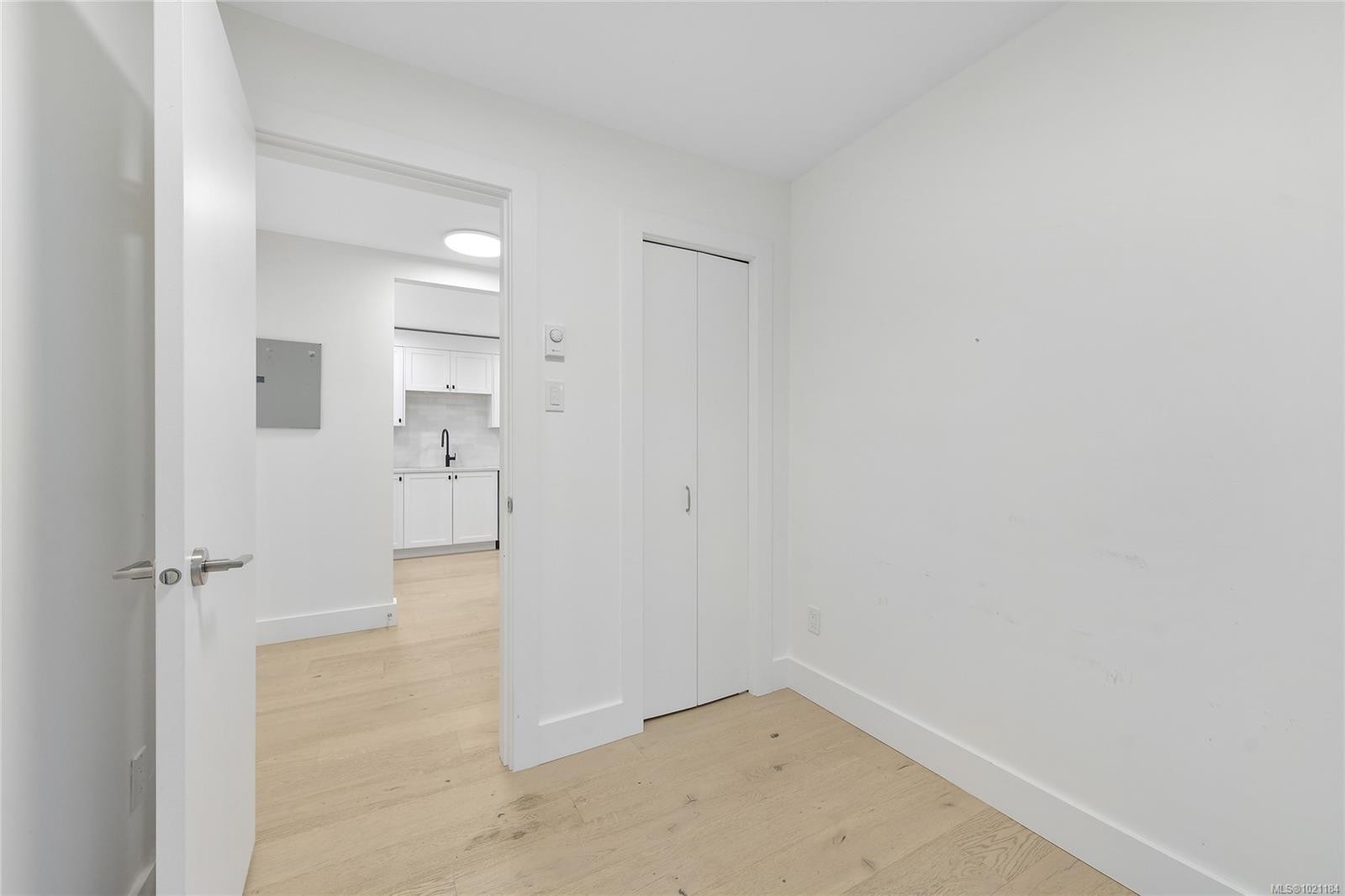 105-3215 Alder St, Saanich, BC - Indoor Photo Showing Other Room