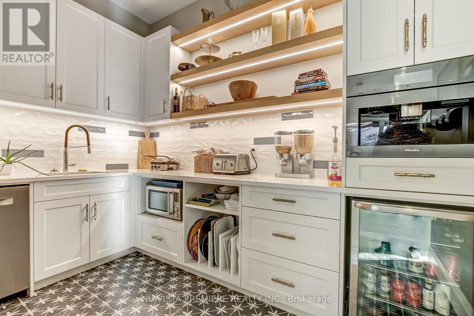 5233 Line 2 Line, Perth South (Blanshard), ON - Indoor Photo Showing Kitchen With Upgraded Kitchen