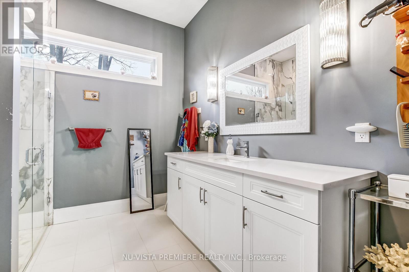 5233 Line 2 Line, Perth South (Blanshard), ON - Indoor Photo Showing Bathroom