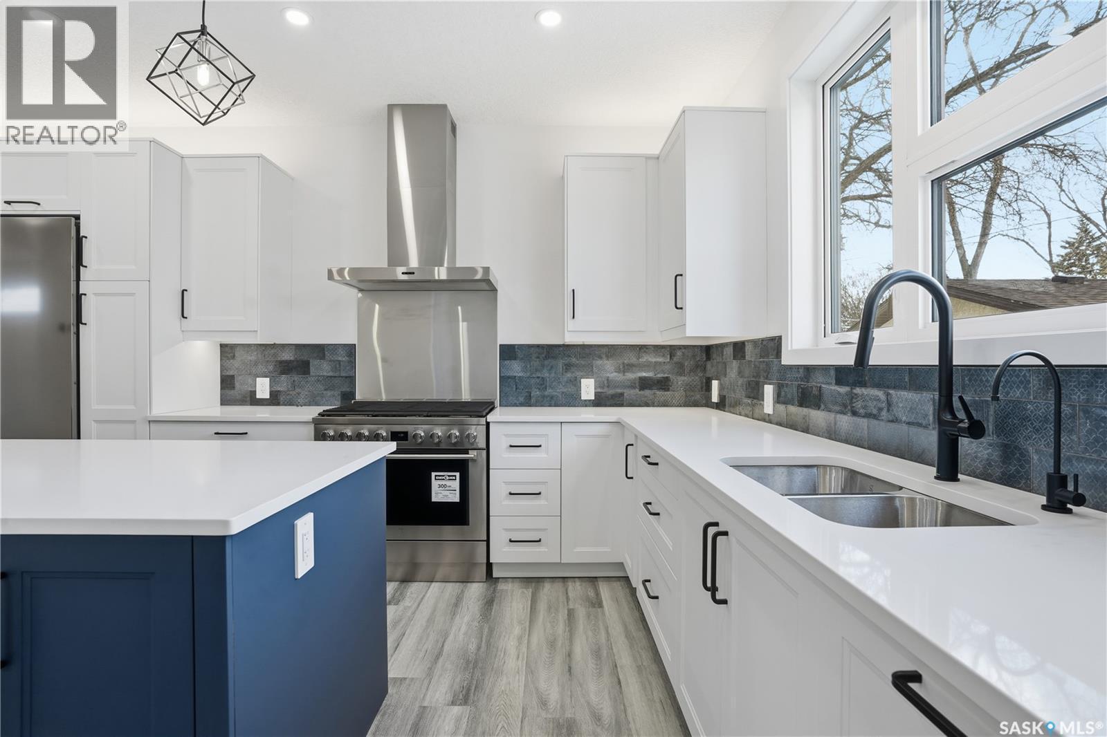 3130 Garnet Street, Regina, SK - Indoor Photo Showing Kitchen With Double Sink With Upgraded Kitchen