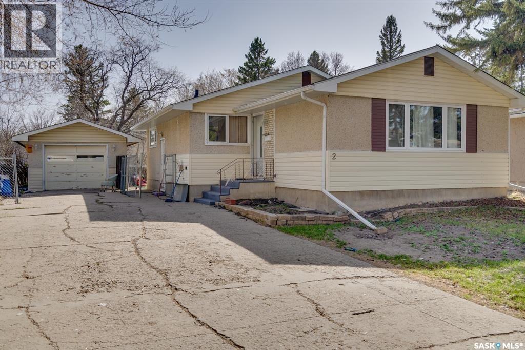2 Deergrove Crescent, Regina, SK - Outdoor