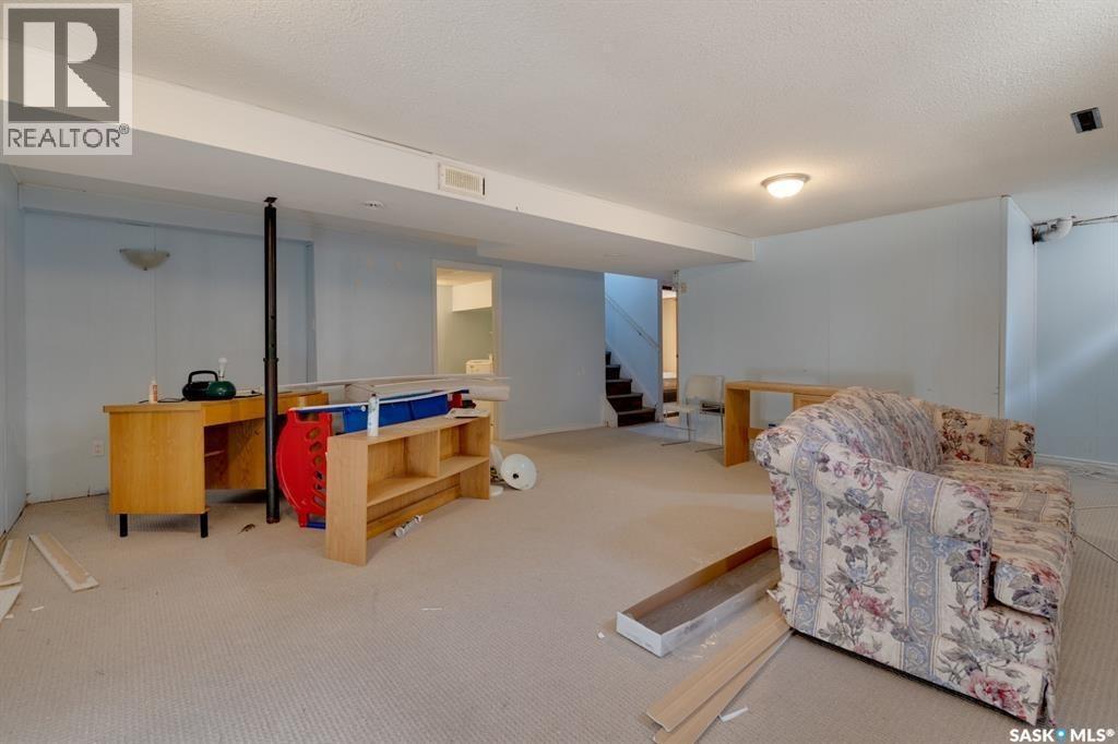 2 Deergrove Crescent, Regina, SK - Indoor