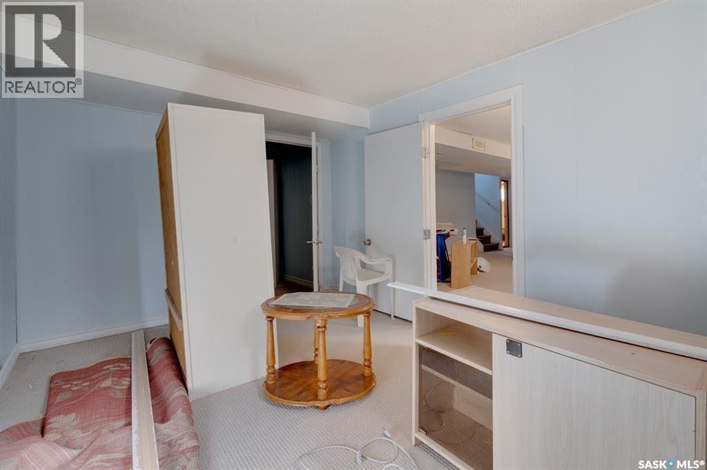 2 Deergrove Crescent, Regina, SK - Indoor