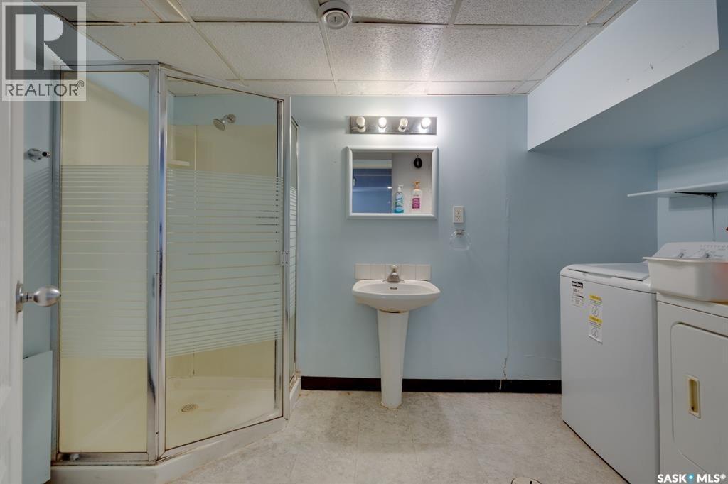 2 Deergrove Crescent, Regina, SK - Indoor