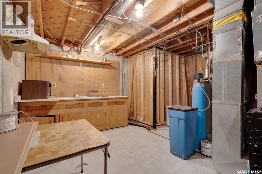 2 Deergrove Crescent, Regina, SK - Indoor Photo Showing Basement