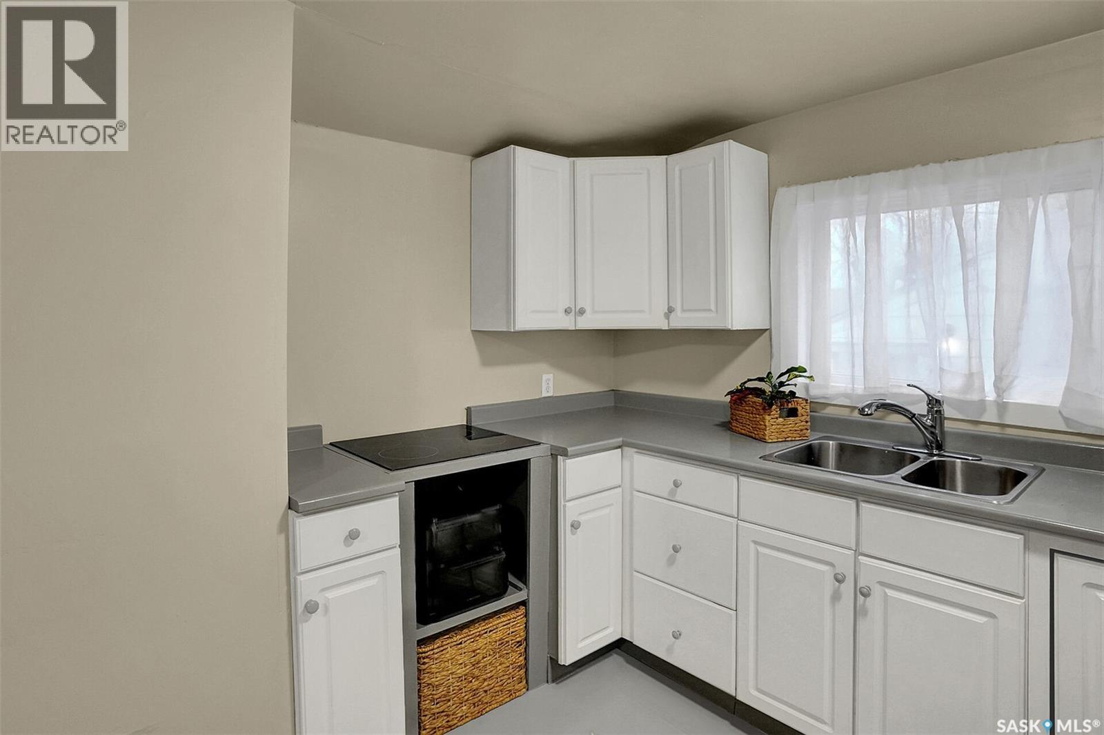 2234 Winnipeg Street, Regina, SK - Indoor Photo Showing Kitchen With Double Sink