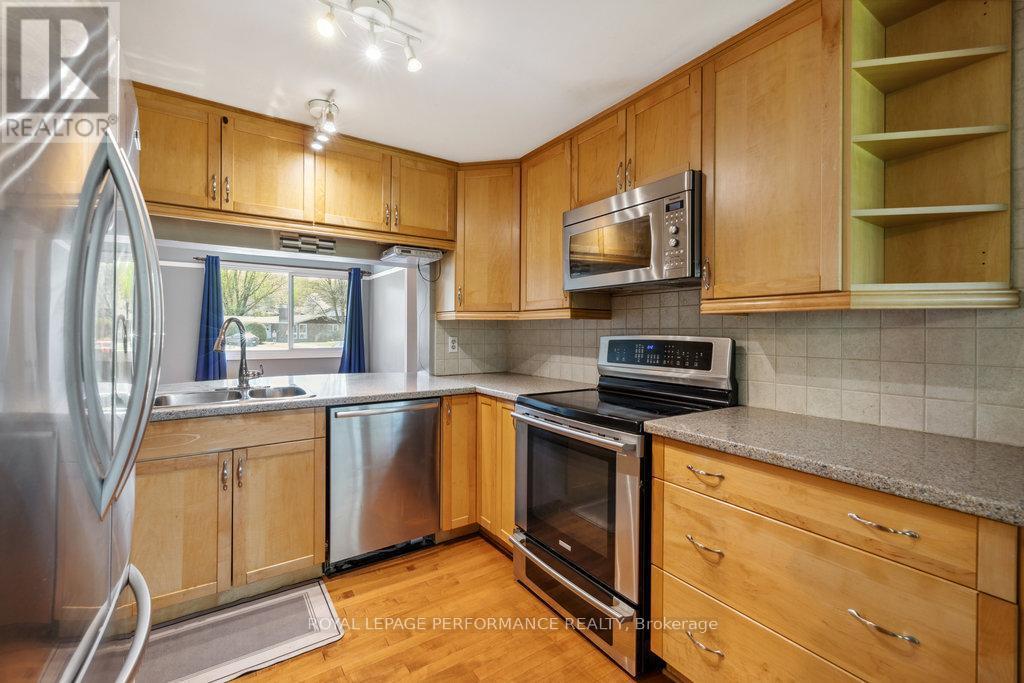 2045 Deerhurst Court, Ottawa, ON - Indoor Photo Showing Kitchen With Double Sink