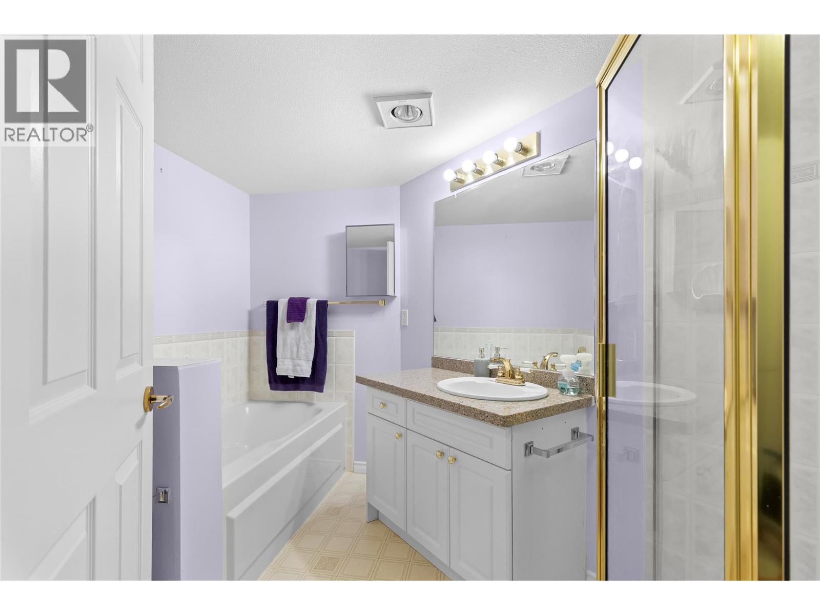 3300 Centennial Drive Unit# 204, Vernon, BC - Indoor Photo Showing Bathroom