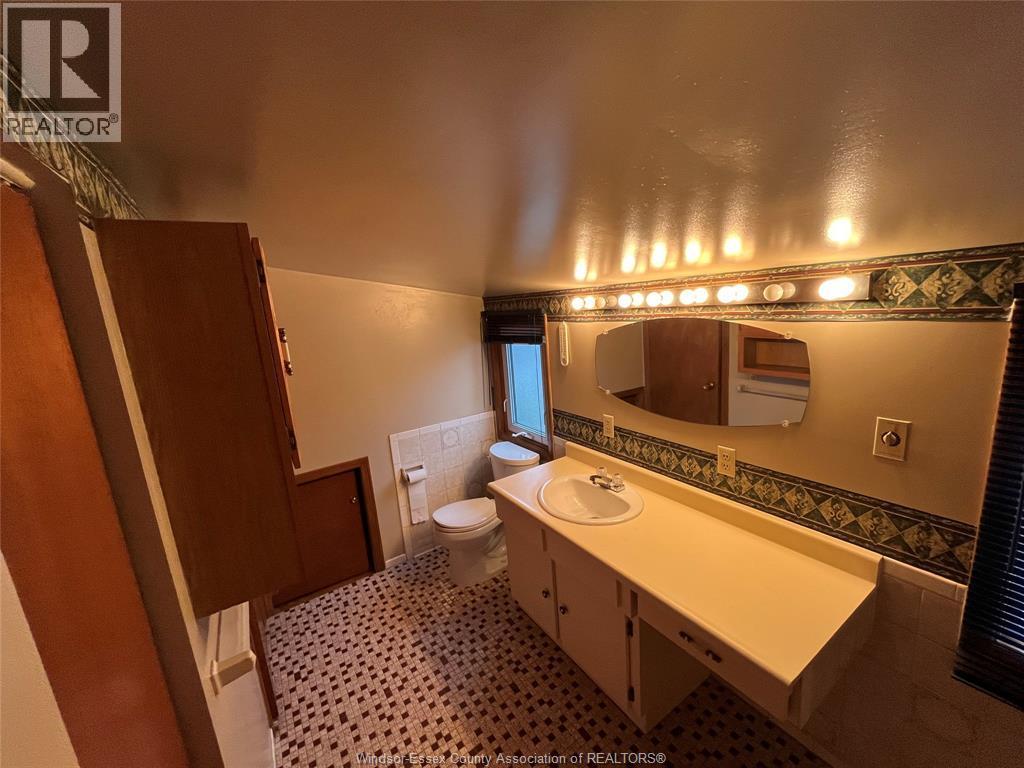 2629 Meldrum, Windsor, ON - Indoor Photo Showing Bathroom