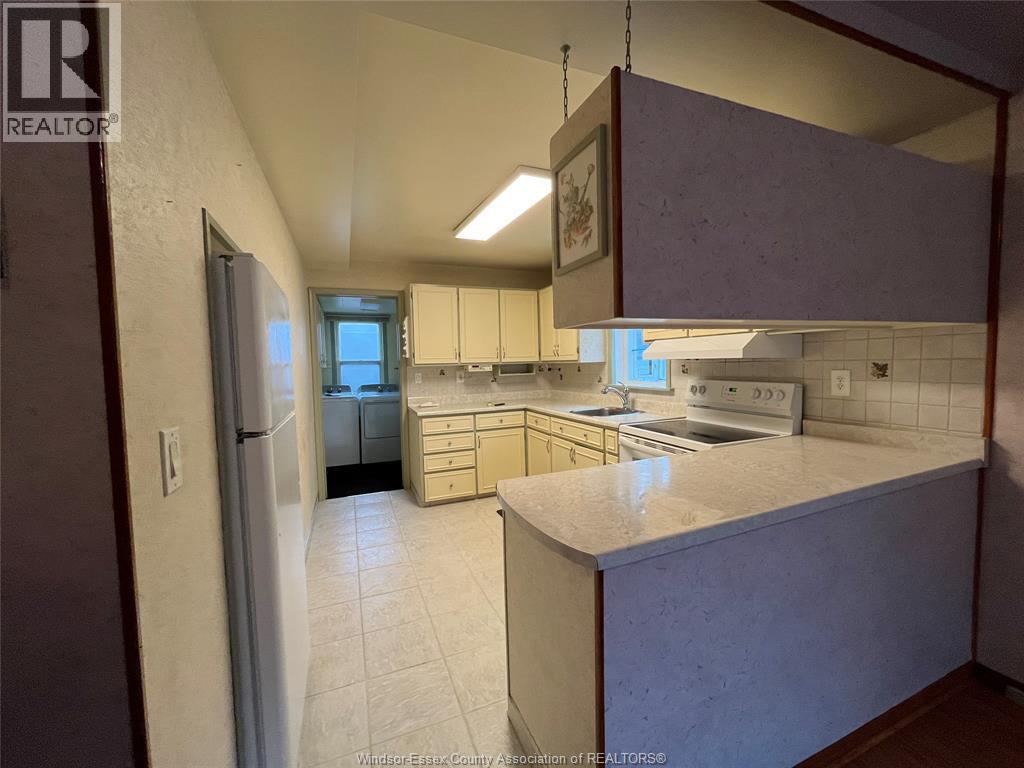 2629 Meldrum, Windsor, ON - Indoor Photo Showing Kitchen