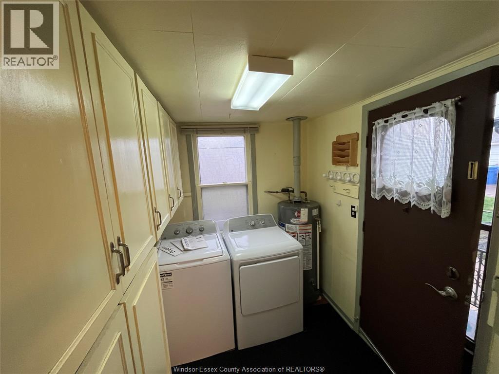 2629 Meldrum, Windsor, ON - Indoor Photo Showing Laundry Room