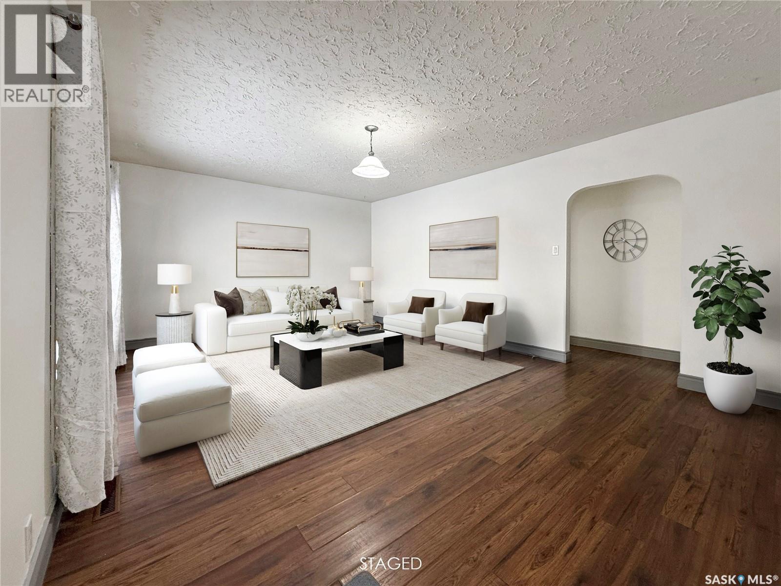 314 10Th Avenue Nw, Swift Current, SK - Indoor