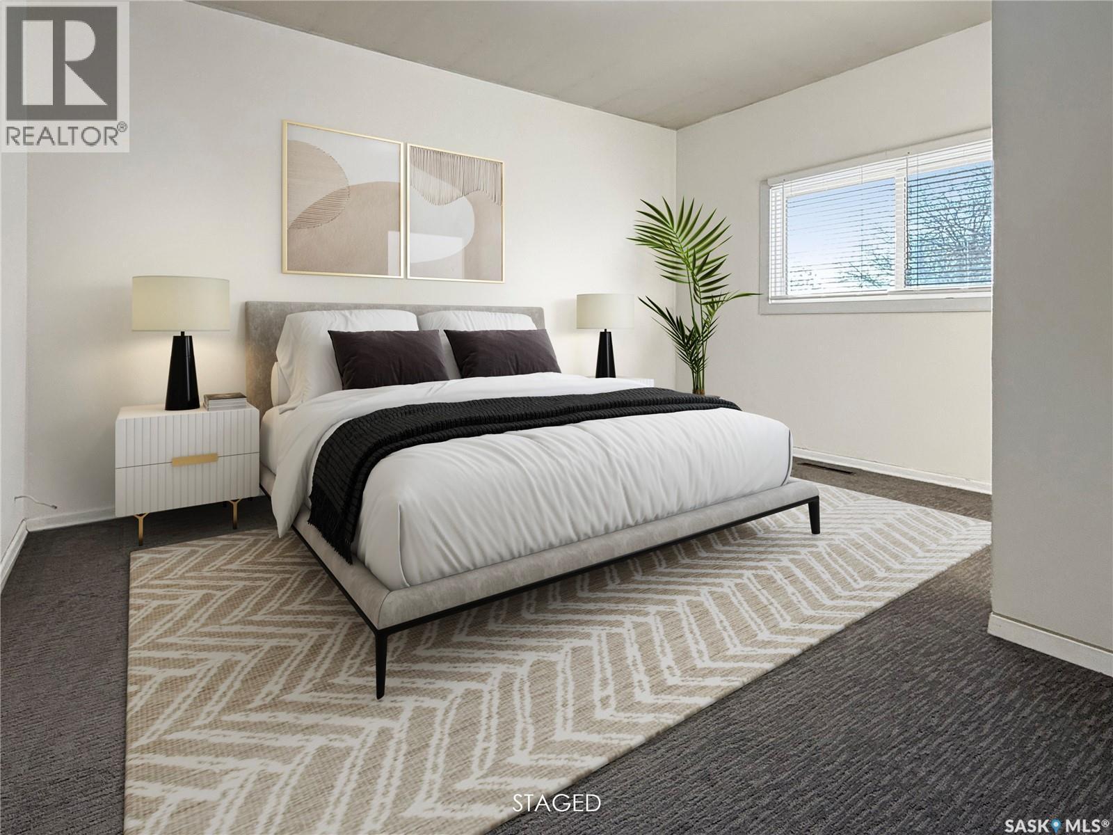 314 10Th Avenue Nw, Swift Current, SK - Indoor Photo Showing Bedroom