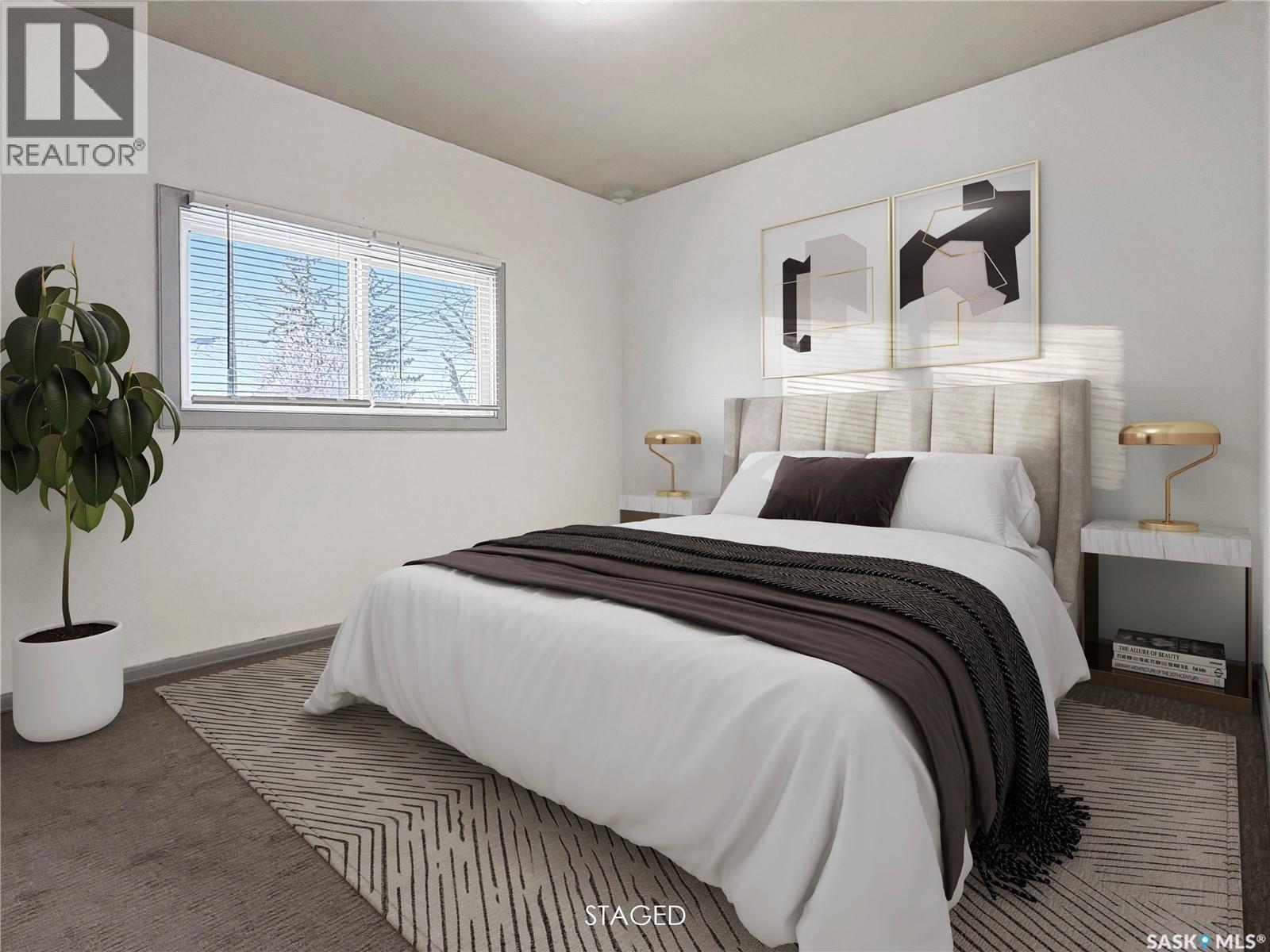 314 10Th Avenue Nw, Swift Current, SK - Indoor Photo Showing Bedroom