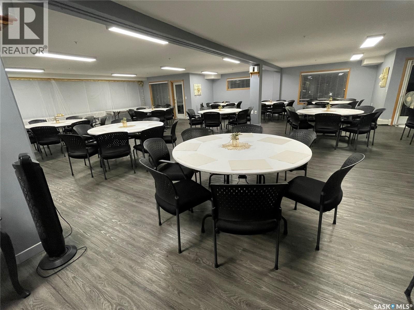 340 325 Keevil Crescent, Saskatoon, SK - Indoor Photo Showing Dining Room