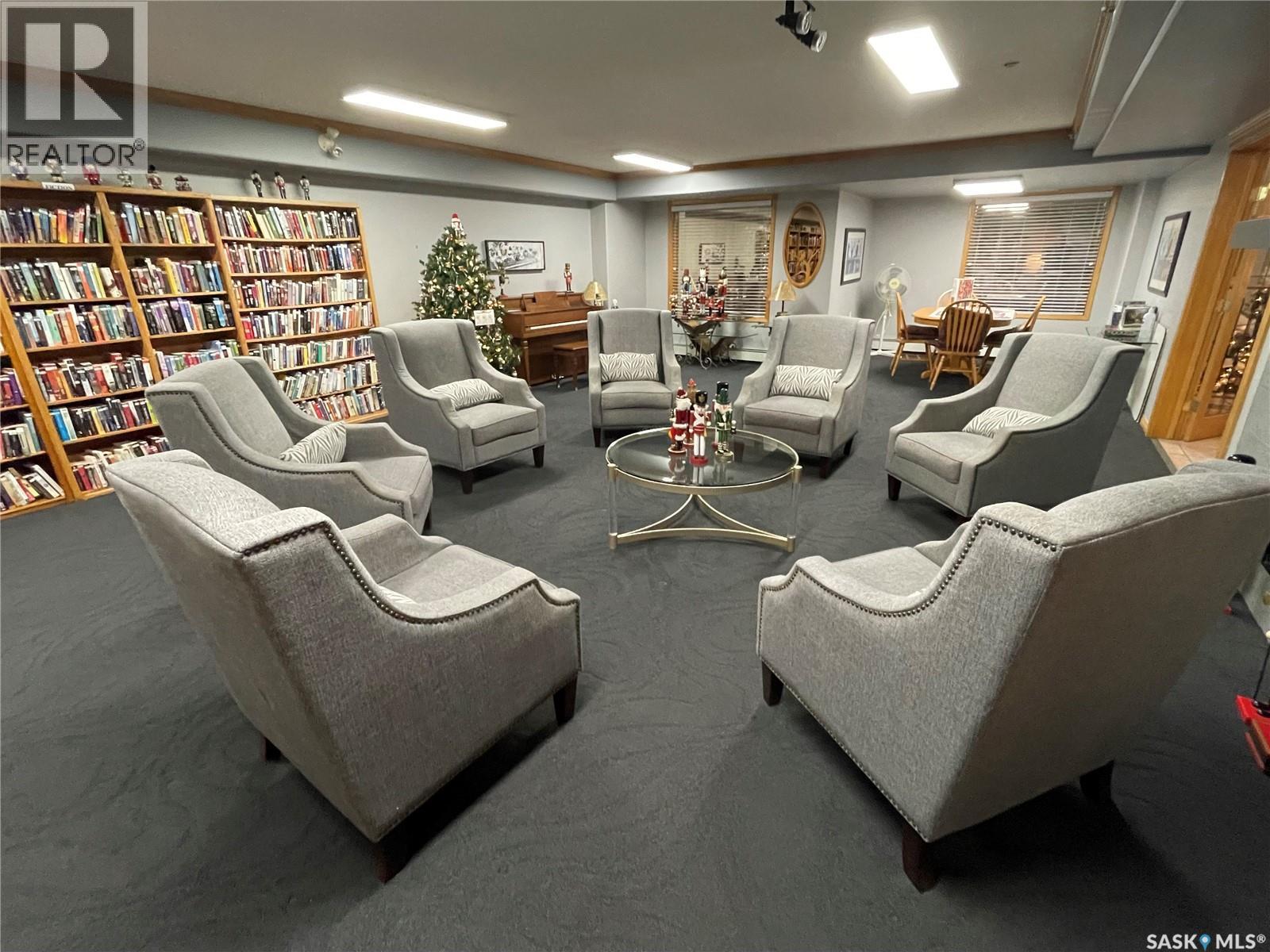 340 325 Keevil Crescent, Saskatoon, SK - Indoor