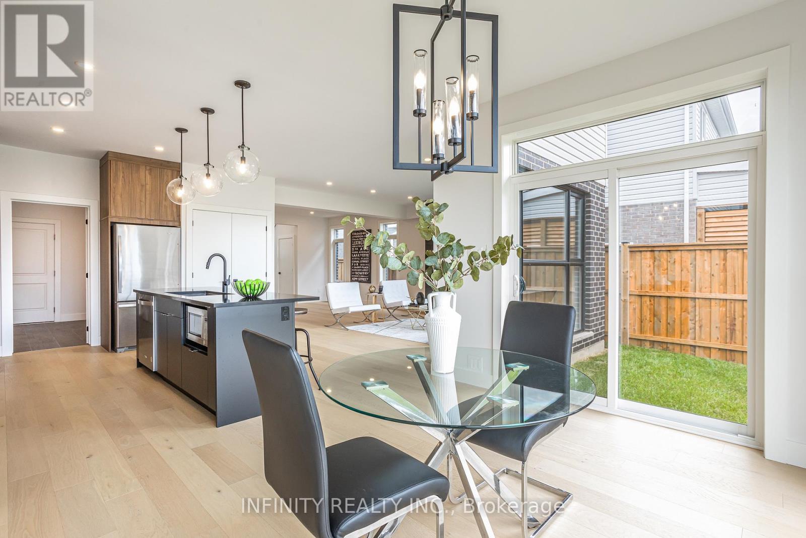 157 Crestview Drive, Middlesex Centre (Kilworth), ON - Indoor Photo Showing Dining Room