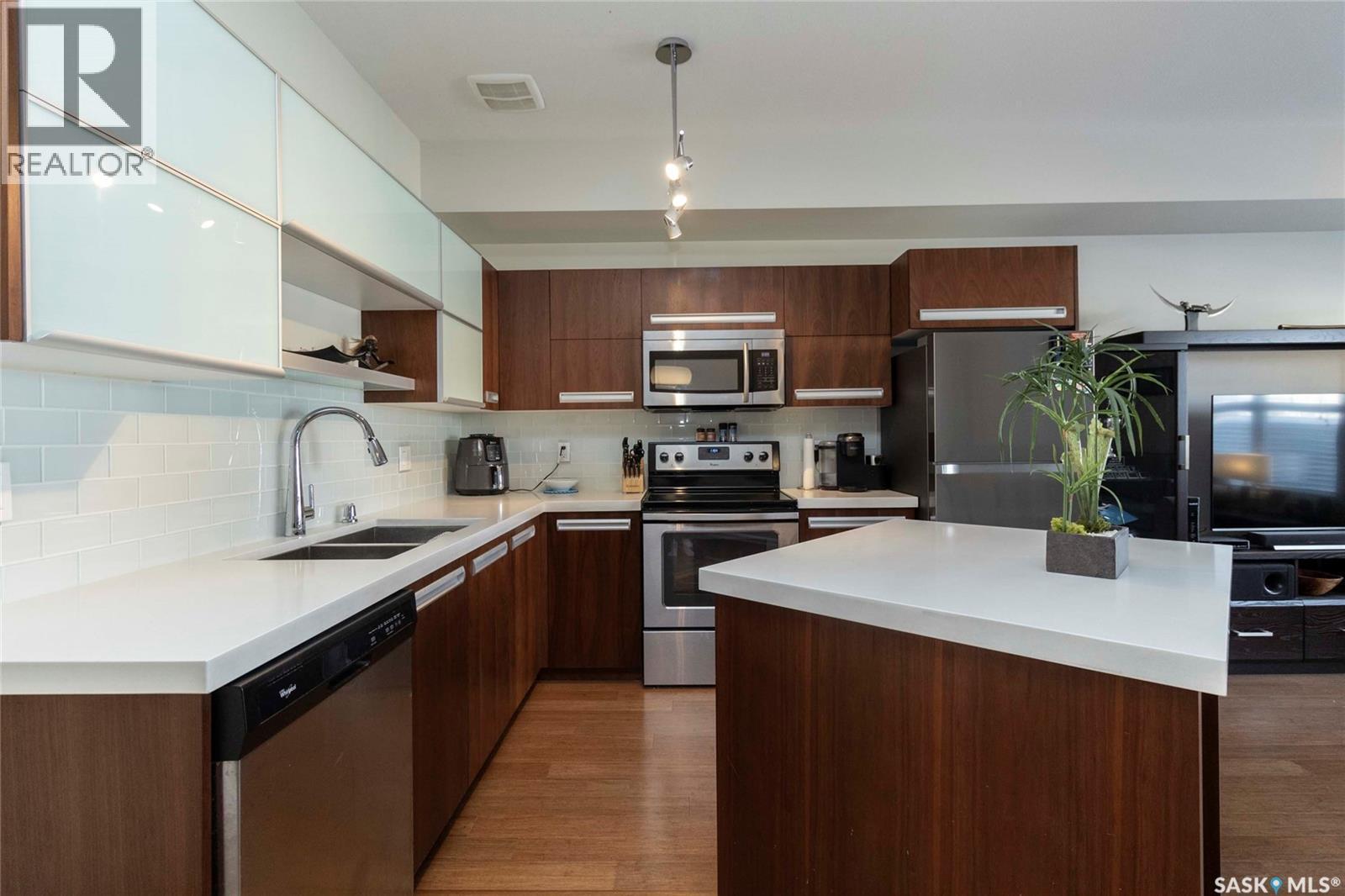 2208 1015 Patrick Crescent, Saskatoon, SK - Indoor Photo Showing Kitchen With Double Sink With Upgraded Kitchen