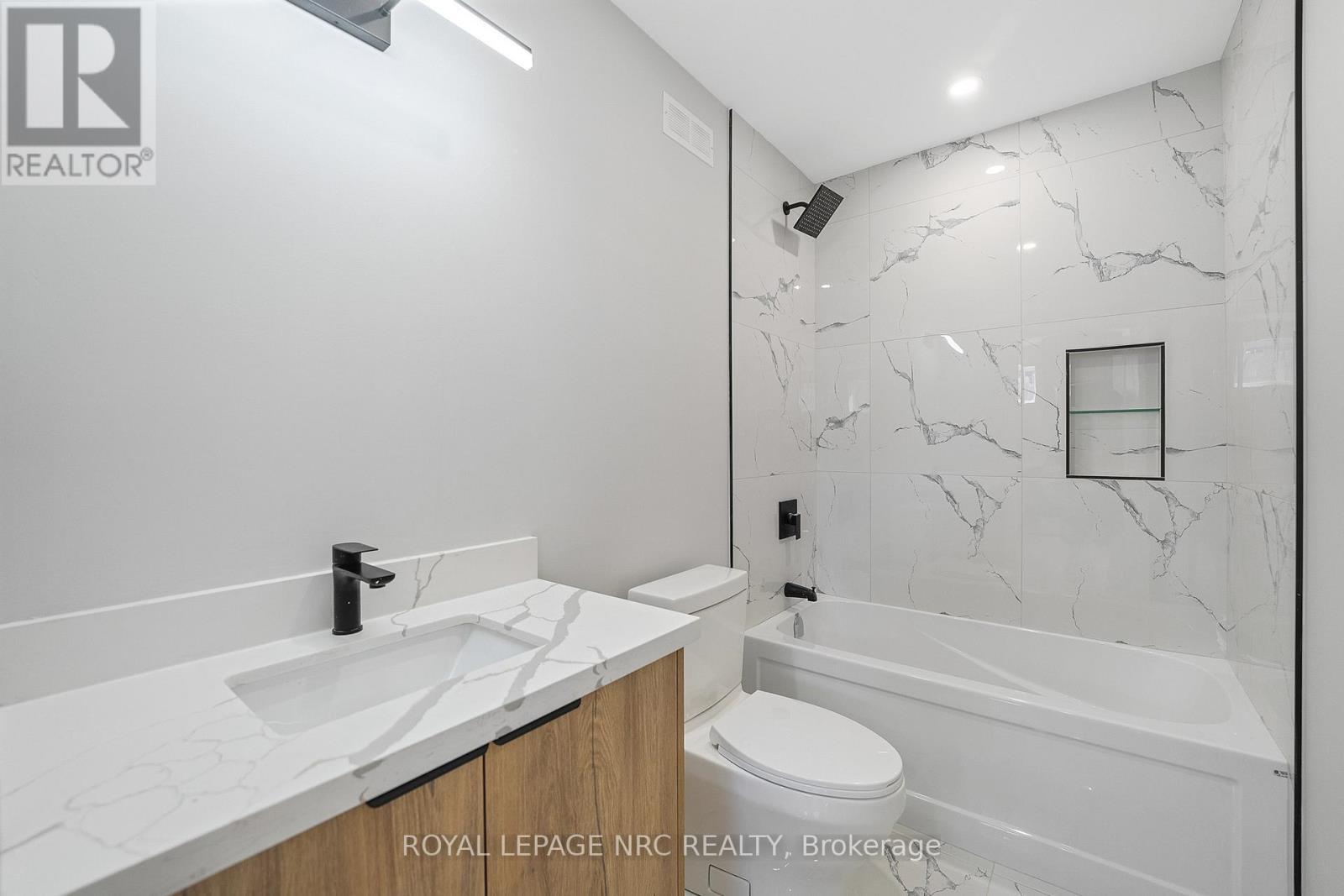 Lower - 668 Quaker Road, Welland (N. Welland), ON - Indoor Photo Showing Bathroom