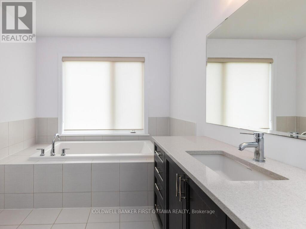 736 Twist Way, Ottawa, ON - Indoor Photo Showing Bathroom