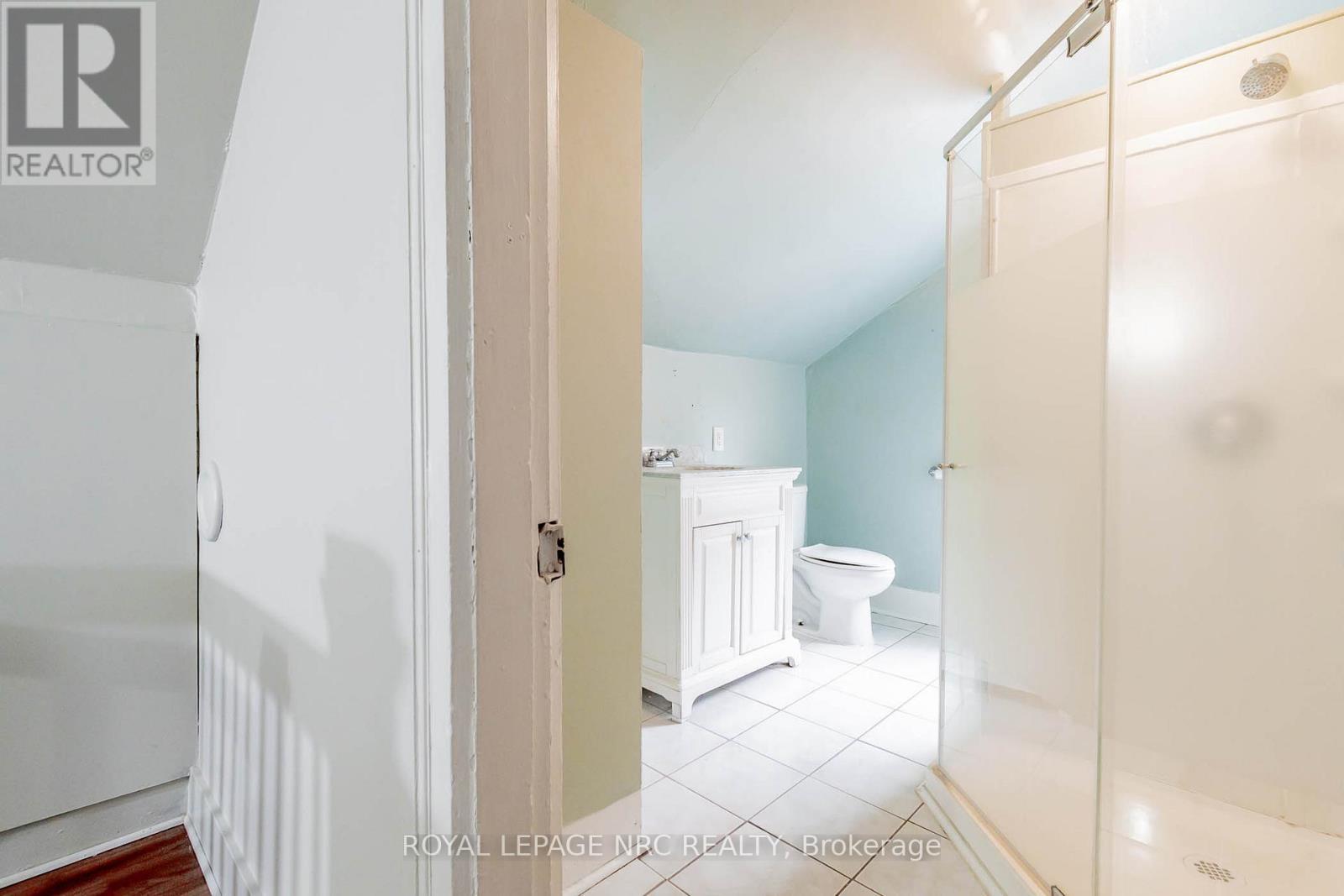 1 - 53 Wellington Street, St. Catharines (Downtown), ON - Indoor Photo Showing Bathroom