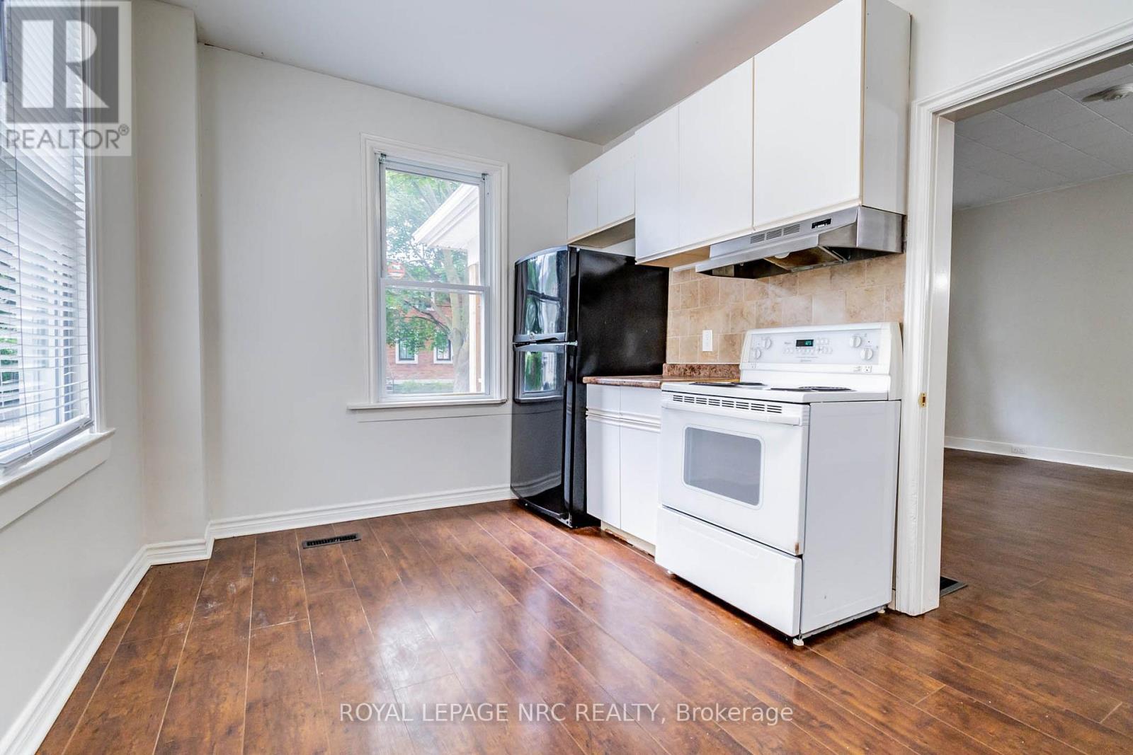 1 - 53 Wellington Street, St. Catharines (Downtown), ON - Indoor Photo Showing Kitchen