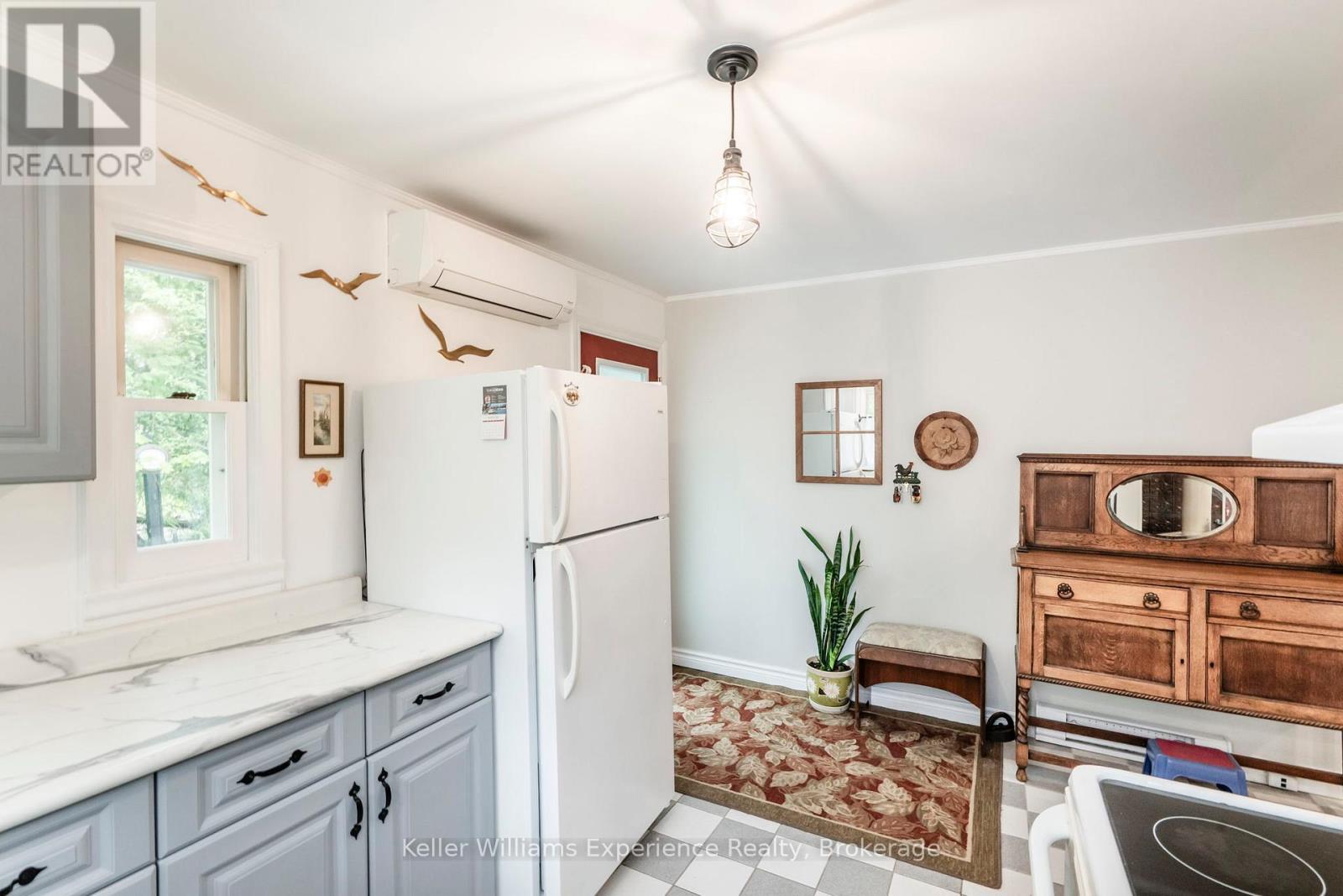 9 Harras Avenue, Tiny, ON - Indoor